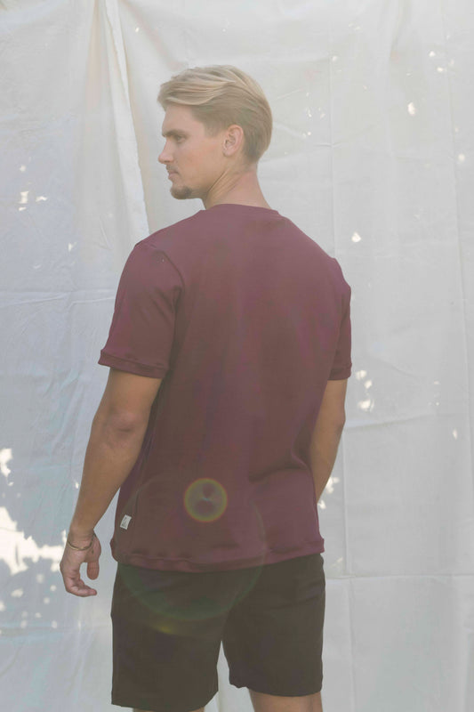 Time t-shirt men burgundy, back view with dark shorts