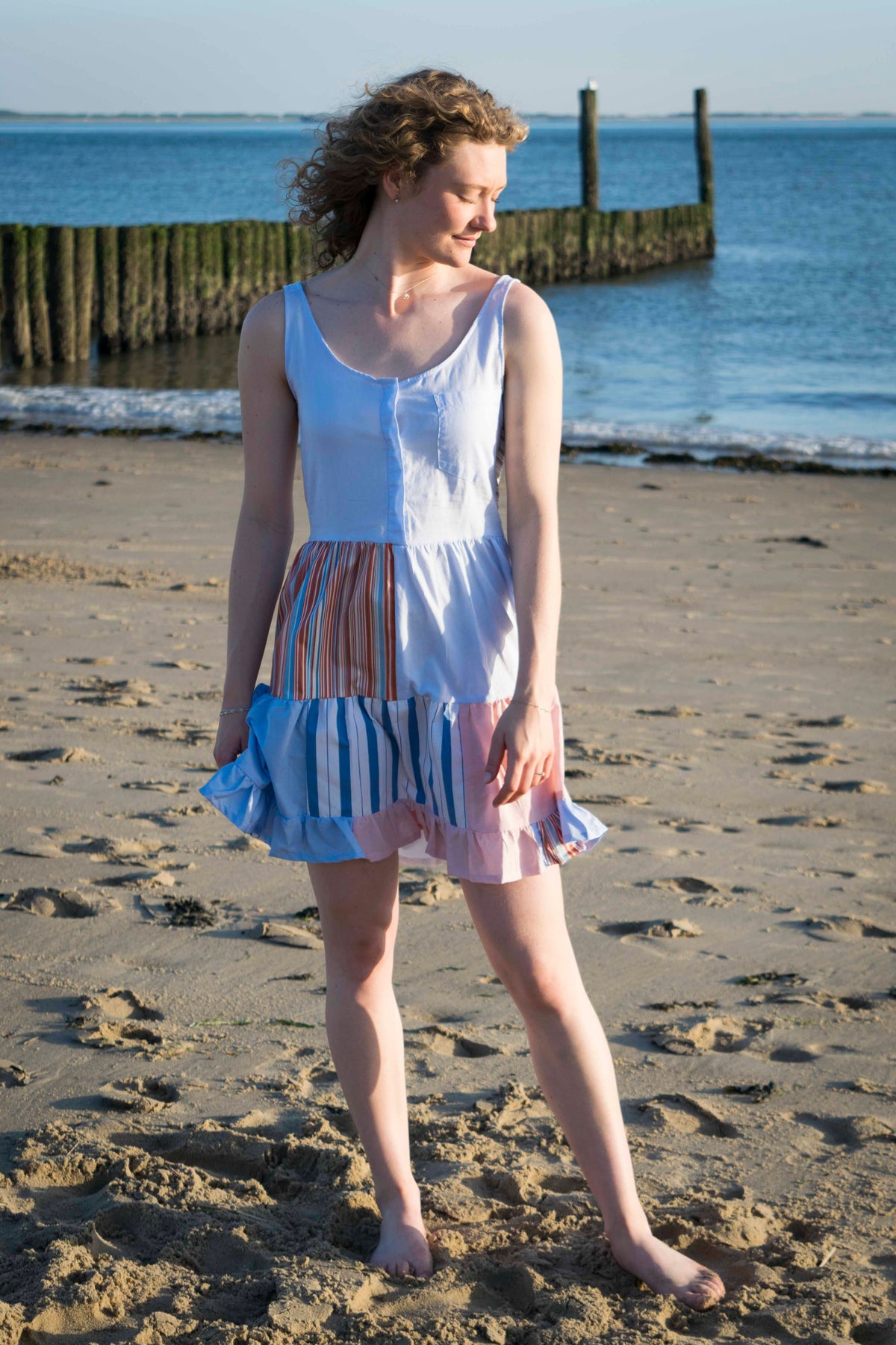 Remix Dreamer Dress Hellblau und Rosa, Vorderansicht mit Knopfleiste