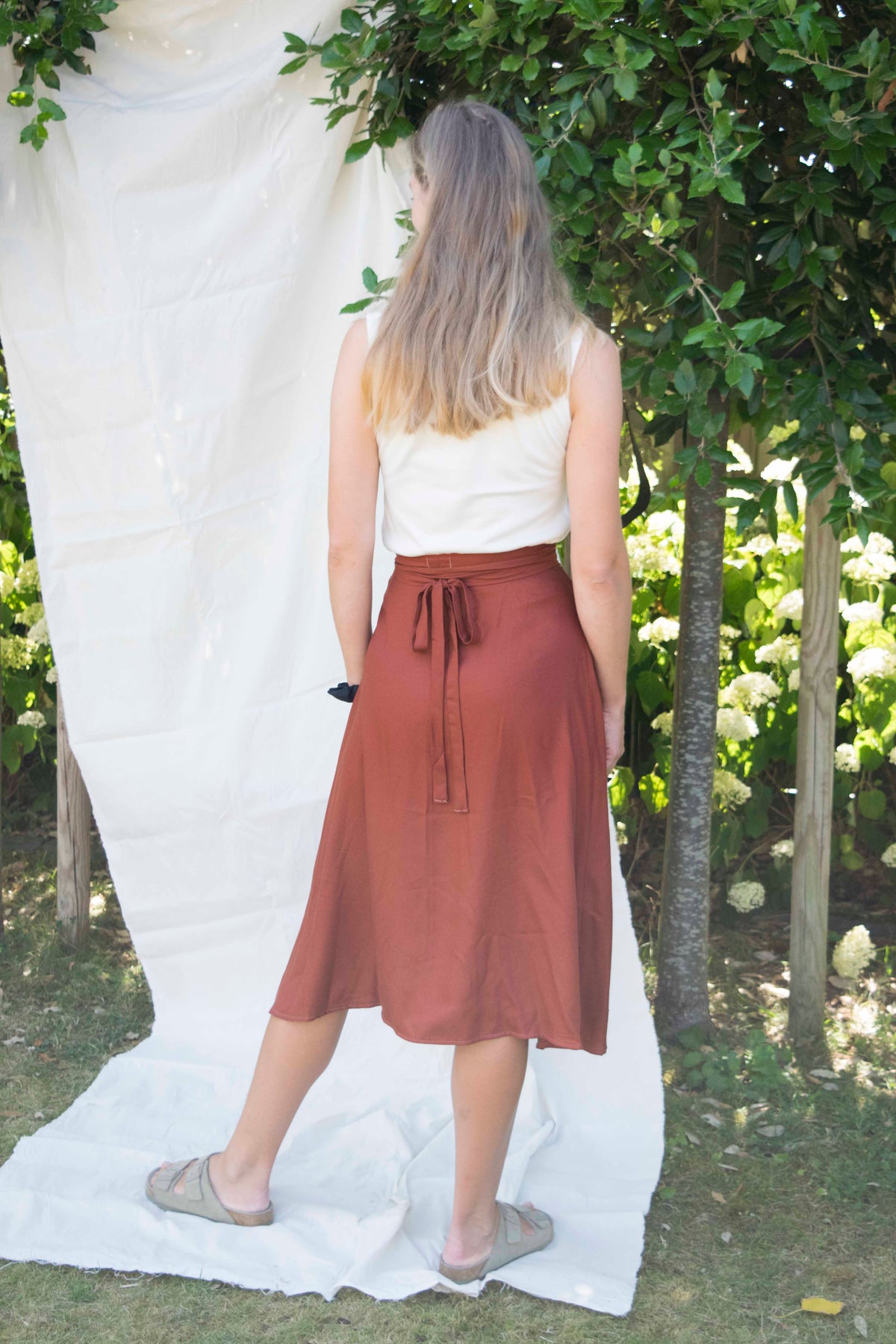 Dance Wrap Skirt Rost, Rückansicht mit Schleife an der Taille