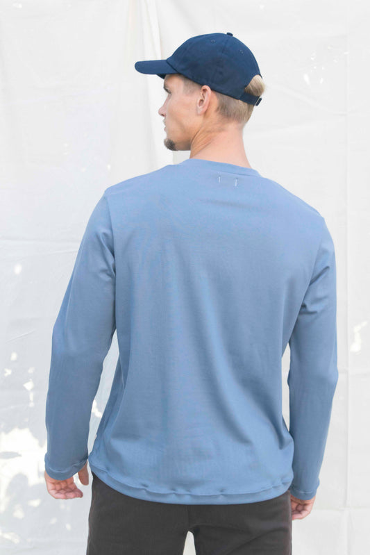 Long time t-shirt men grijsblauw, achteraanzicht, gedragen met de ZWAAN pet navy blue
