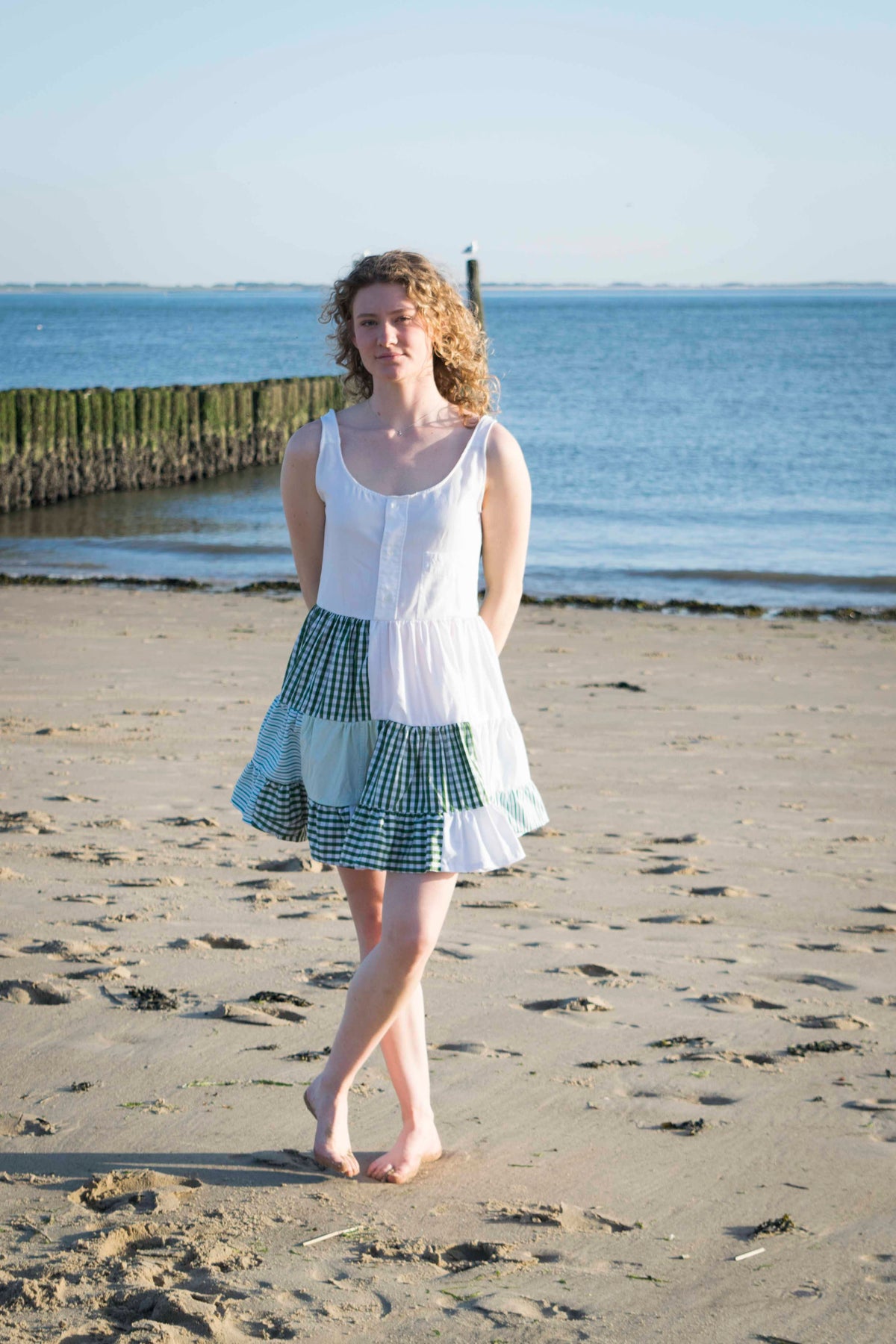 Remix Dreamer Dress Weiß und grünes Karo, Vorderansicht des Patchwork-Rocks