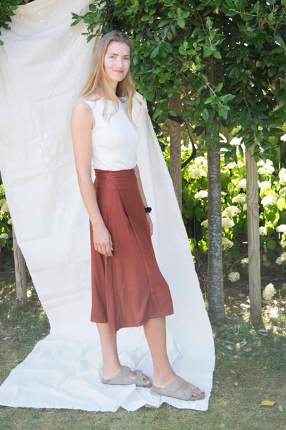 Dance Wrap Skirt Rost, Vorderansicht der Midilänge