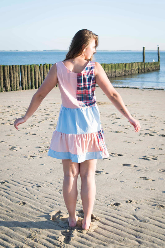 Remix Dreamer Dress, Rückansicht mit rosa und kariertem Patchwork