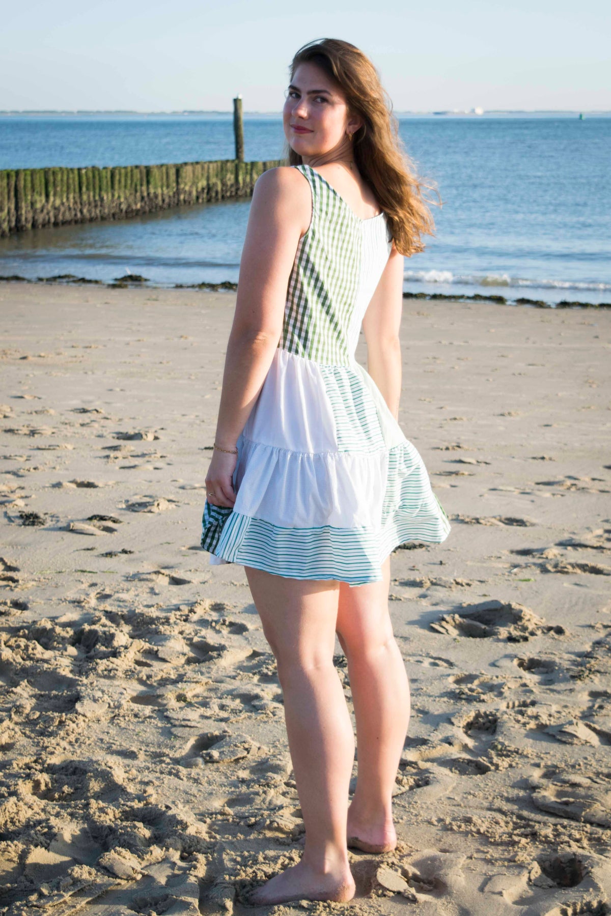 Remix Dreamer Dress Weiß und grünes Karo, Seitenansicht